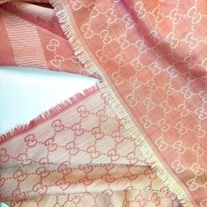 Gucci GG Shawl Pink Cream Reversible 80%wool 20%silk 55” square NWT